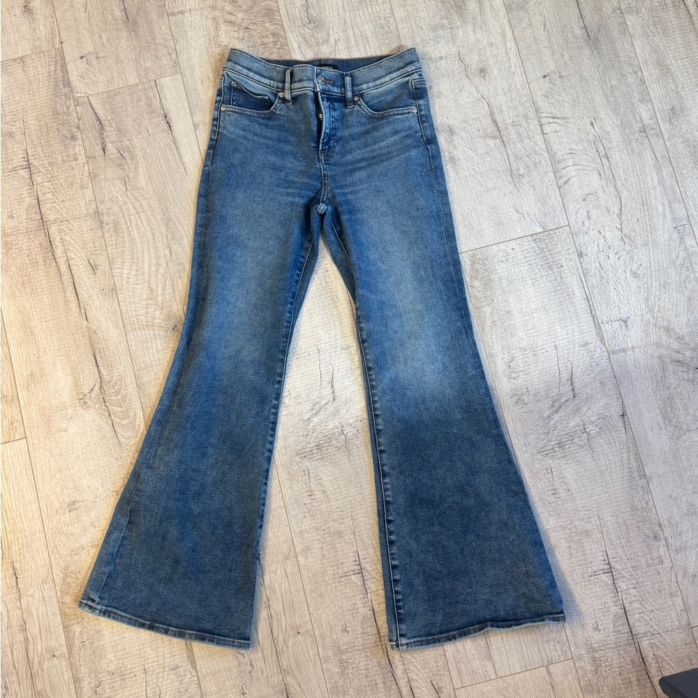 ✨ Express 70s Flare Jeans – Mid Rise – Size 2S ✨